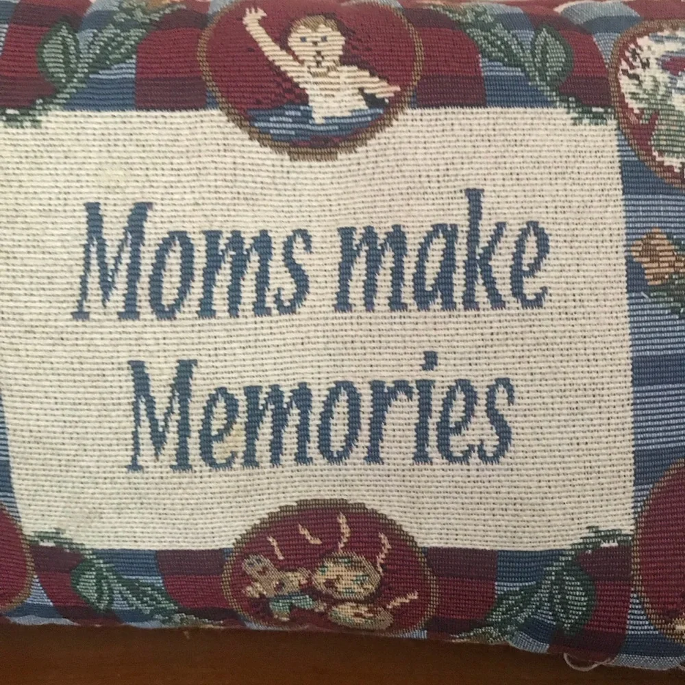 Rare Vintage Moms Make Memories Decoration Pillow